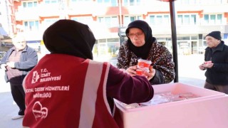 Asrın felaketinde vefat edenler için helva dağıtıldı