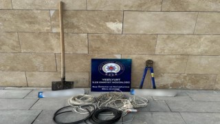 ATMnin kablolarını çalan zanlı yakalandı