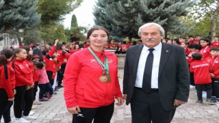 Avrupa Şampiyonasına hazırlanan sporcuyu yalnız bırakmadı