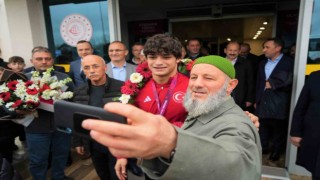 Avrupa şampiyonu Alperen Berber memleketi Samsunda coşkuyla karşılandı