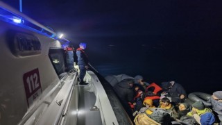 Ayvacık açıklarında 14ü çocuk, 42 kaçak göçmen yakalandı