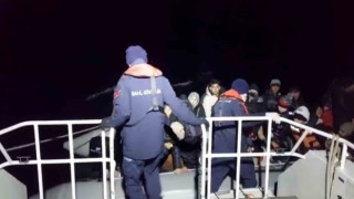 Ayvalık açıklarında 27si çocuk, 54 düzensiz göçmen kurtarıldı