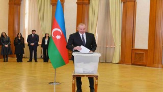 Azerbaycan Cumhurbaşkanı Aliyev, oyunu işgalden kurtarılan Hankendide kullandı