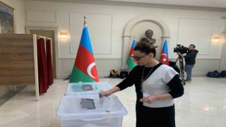 Azerbaycanlılar ülkelerindeki seçim için Ankarada sandık başına gidiyor