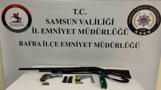 Bafrada ruhsatsız silah ve tüfek ele geçirildi