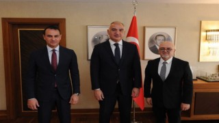 Bakan Ersoy, Sinema Genel Müdürü Güven ve Telif Hakları Genel Müdürü Yılmaz ile görüştü