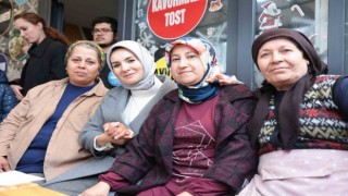 Bakan Göktaş deprem bölgesinde esnafı ziyaret etti