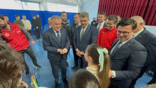 Bakan Osman Aşkın Bak, özel bireylerle horon oynadı