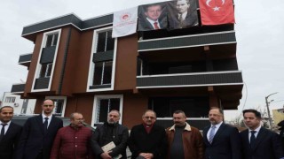 Bakan Özhaseki, Adıyamanda evini yerinde yeniden yapan Kürkoğlu ailesini ziyaret etti