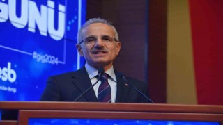 Bakan Uraloğlu: “Günlük internet kullanım süresi, dünyada 6 saat 40 dakika iken ülkemizde bu rakam 6 saat 50 dakika”