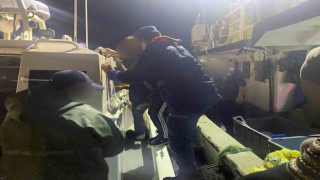 Balıkçı teknesinde rahatsızlanan vatandaşa Sahil Güvenlikten tıbbi tahliye