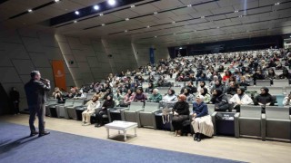 Başakşehir Belediye Başkanı Kartoğlu gençlere tavsiyelerde bulundu