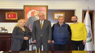 Başkan Bakkalcıoğluna Zeki Mürenin ailesiyle bir araya geldi