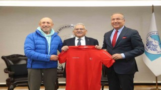 Başkan Büyükkılıç, Türkiye Tenis Federasyonu Başkanı Durmuş ile spor şehri Kayseriye yakışacak projeleri istişare etti