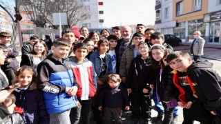 Başkan Çolakbayrakdar: Çocuklarımızın hem yüzünü güldürüyoruz hem de geleceğe hazırlıyoruz