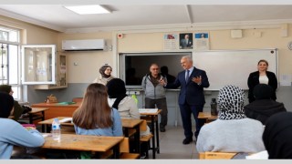 Başkan Gültaktan üniversite sınavına hazırlanan öğrencilere destek