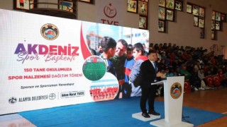 Başkan Yücelden 150 okula spor malzemesi yardımı