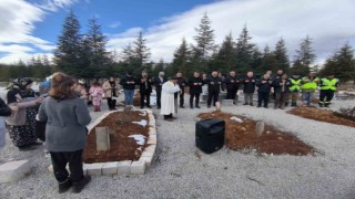 Başkan Zelyurt, Doğanşehirde depremde hayatını kaybedenlerin mezarlarını ziyaret etti