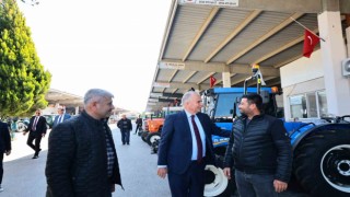 Başkan Zolan, Türkiyenin ilk traktör galericileri sitesinde esnafla buluştu