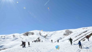 Batmanda 2 metrelik kar üzerindeki şenliklerde renkli görüntüler oluştu