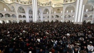 Berat Kandilinde Şahinbey Millet Camii doldu taştı