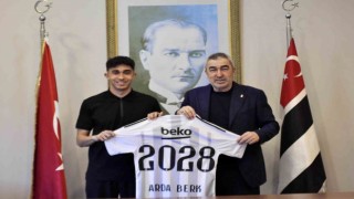 Beşiktaş, Arda Berk Özüarap ile profesyonel sözleşme imzaladı