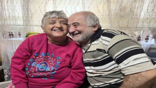 Beyinden pıhtı atması sonucu 13 yıl önce felç geçiren eşine gözü gibi bakıyor