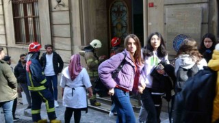 Beyoğlu Anadolu Lisesinde yangın paniği