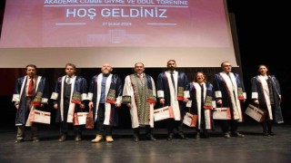 Bilecikte ‘Akademik Cübbe Giyme ve Ödül Töreni