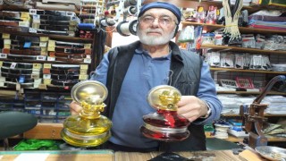 Burhaniyede eski yılların gaz lambaları ilgi gördü