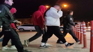 Bursada 3 çocuk eski polis memurunu bıçakla yaraladı