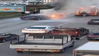 Bursada seyir halindeki otomobil alev alev yandı