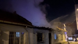 Bursada tek katlı evde korkutan yangın