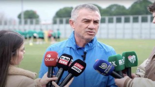Bursaspor Teknik Direktörü Ümit Şengül: Ligin son maçına kadar savaşacağız