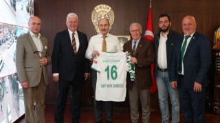 Bursaspor yönetimi, Bursa İl Emniyet Müdürü Dr. Sabit Akın Zaimoğlunu ziyaret etti