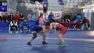 Buse Tosun U20 Kadınlar Güreş Türkiye Şampiyonası devam ediyor