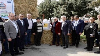 Büyükçekmeceli çiftçilere yem dağıtıldı