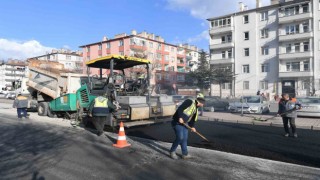 Büyükşehirden Ziya Gökalp Mahallesine 3.3 milyon TLlik sıcak asfalt yatırımı