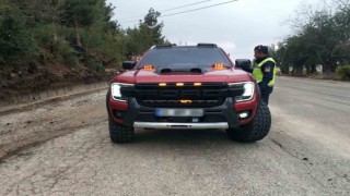 Çakar lamba takan 3 sürücüye 19 bin TL ceza kesildi