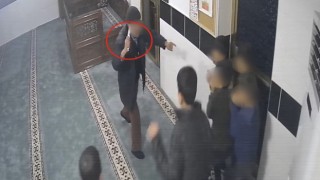 Camide Kuran-ı Kerim eğitimi alan çocuklara bıçakla “uslu durun” uyarısı