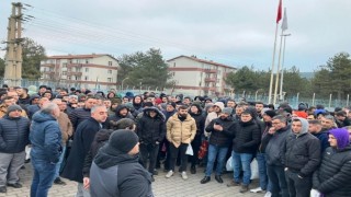 Çelikler Holdinge ait termik santrallerinde çalışan yüzlerce işçi eylem yaptı