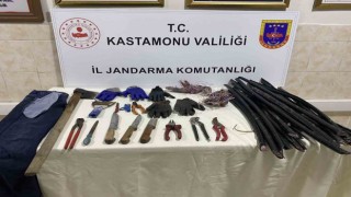 Cezaevinden çıkar çıkmaz eşi ve çocuğuyla enerji nakil hattı kablosu çalmaya gitti