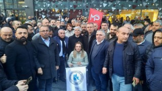 CHPlilerden İstanbul İl Başkanlığı önünde protesto