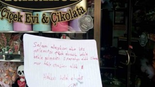 Çocuklar çiçekçiden aldığı papatya için helallik isteyerek not bıraktı