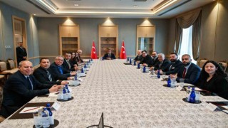 Cumhurbaşkanı Yardımcısı Yılmaz, ATİAD Başkanı ve yönetim kurulu üyeleriyle bir araya geldi