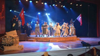 “Cumhuriyete Doğru” tiyatro oyunu Malatyada izleyicilerle buluştu