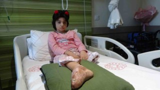 Depremde ayaklarını kaybeden Aysimanın tek isteği öğretmen