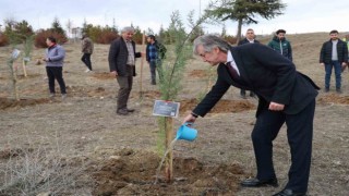 Depremde hayatını kaybeden öğrenciler anısına fidan dikildi