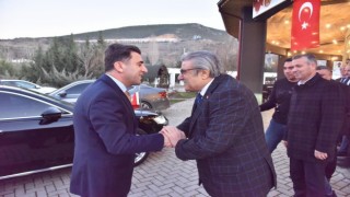 Depremzede ailelerin yaralarını birlik ve beraberlik içinde sarıyorlar