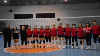 Depremzede kadın sporcular, voleybolda başarılara imza atıyor